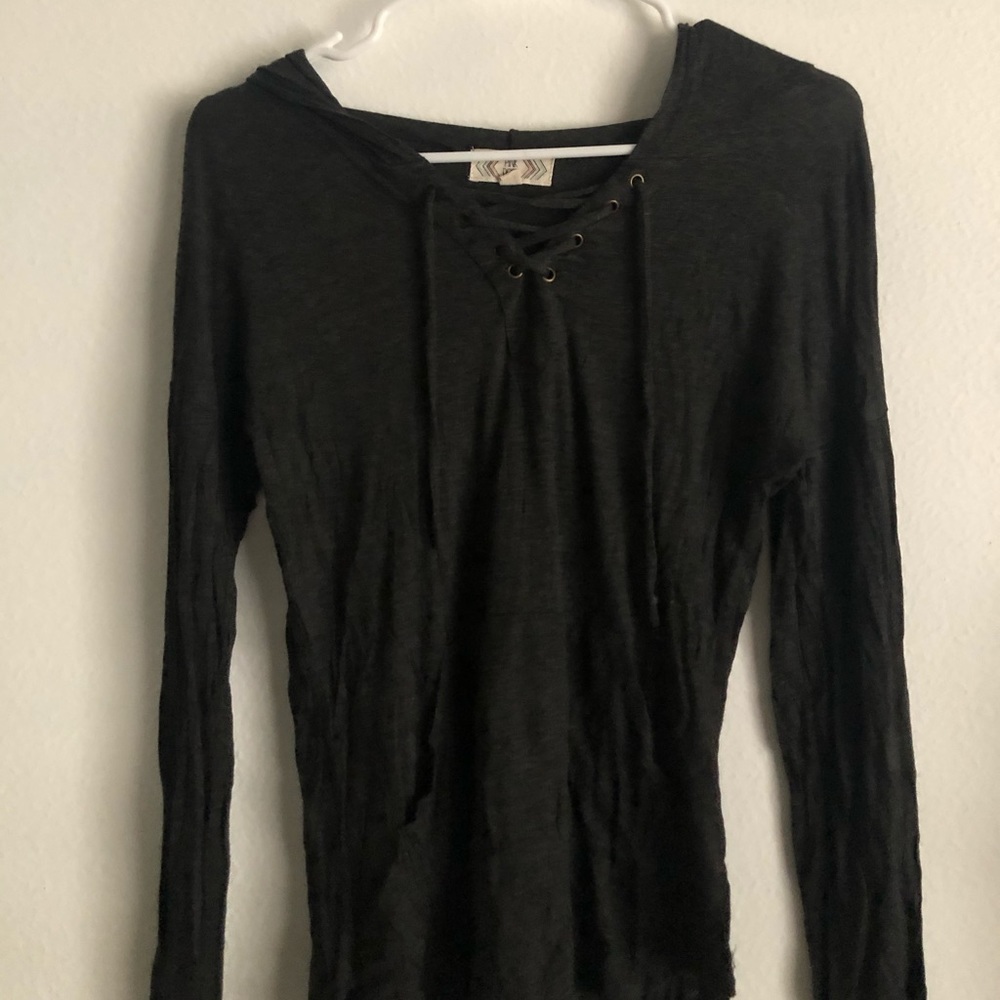 🤩4/$20🤩Grey drawstring top!!